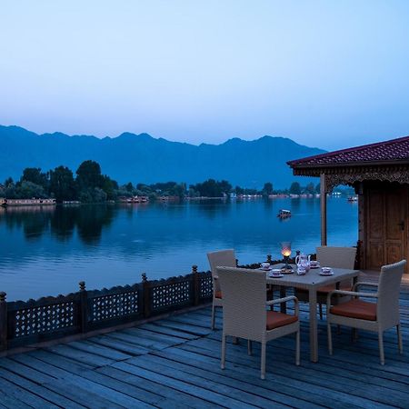 Mascot Houseboats Srīnagar Exterior foto