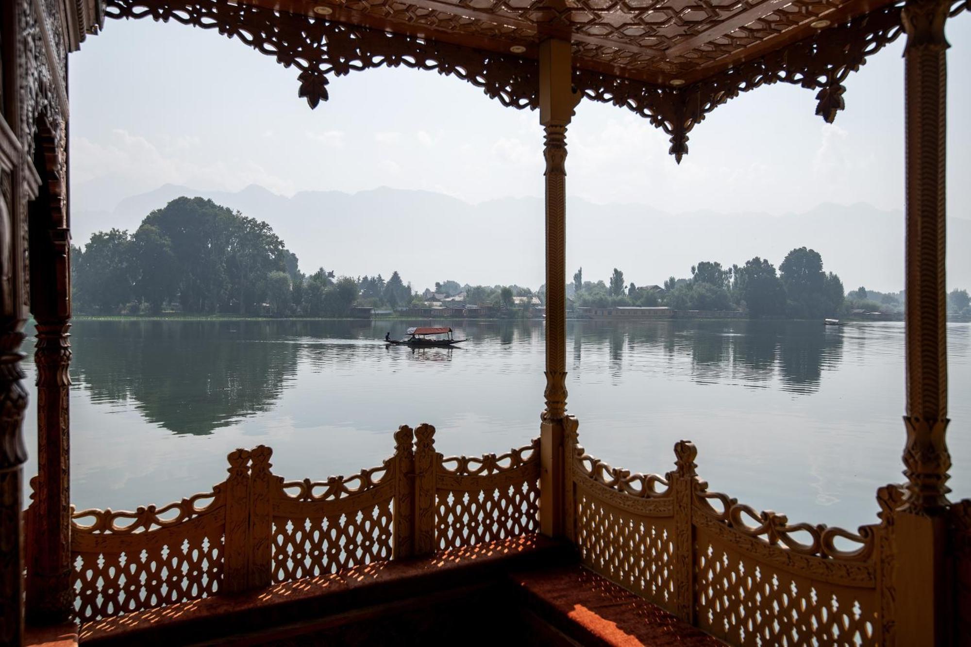 Mascot Houseboats Srīnagar Exterior foto
