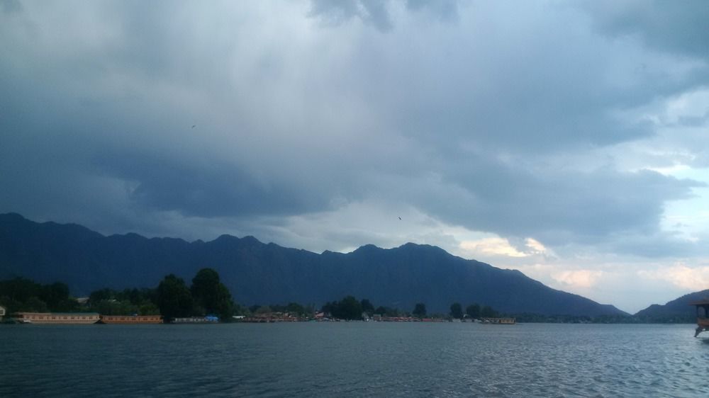 Mascot Houseboats Srīnagar Exterior foto